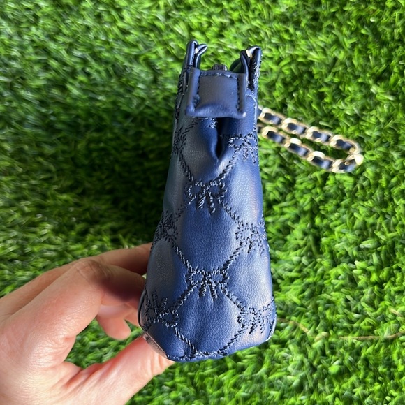 VICTORIAS SECRET Blue Cosmetic Makeup Pouch Toiletries Quilted Wristlet - Picture 5 of 10